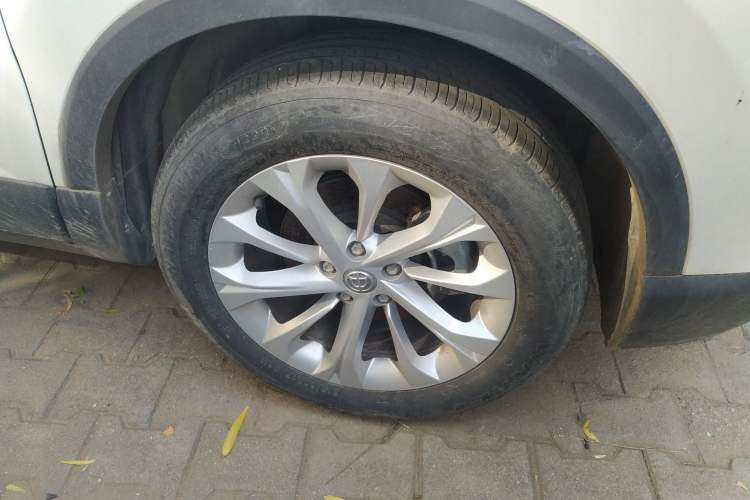 Used Brilliance V3 2017 1.5L Automatic Comfort Model Right Front Wheel Hub