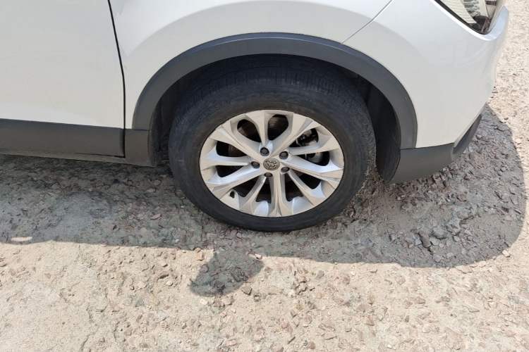 Used Brilliance V3 2017 1.5L Manual Elite Model Right Front Wheel Hub