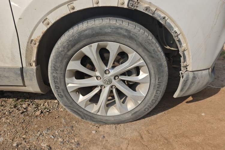 Used Brilliance V3 2017 1.5L Manual Comfort Model Right Front Wheel Hub