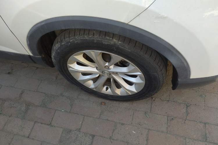 Used Brilliance V3 2017 1.5L Manual Smart Model Right Front Wheel Hub