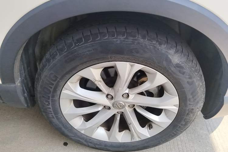 Used Brilliance V3 2017 1.5L Automatic Elite Model Right Front Wheel Hub