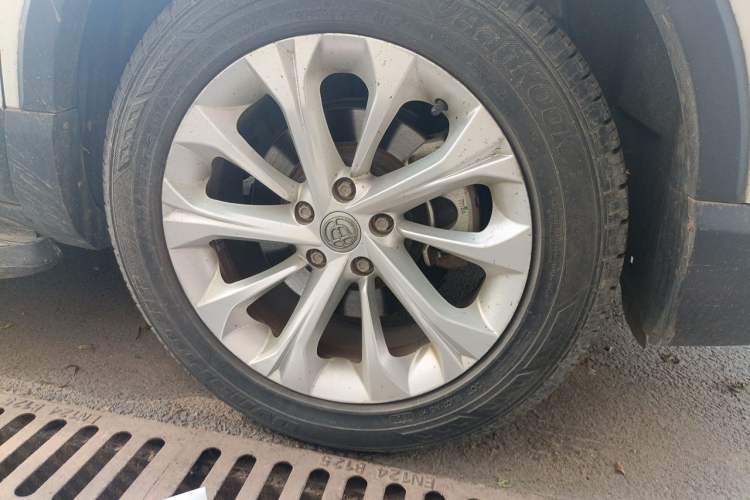 Used Brilliance V3 2017 1.5L Manual Comfort Model Right Front Wheel Hub