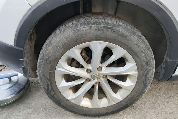 Used Brilliance V3 2017 1.5L Manual Smart Model Right Rear Wheel Hub