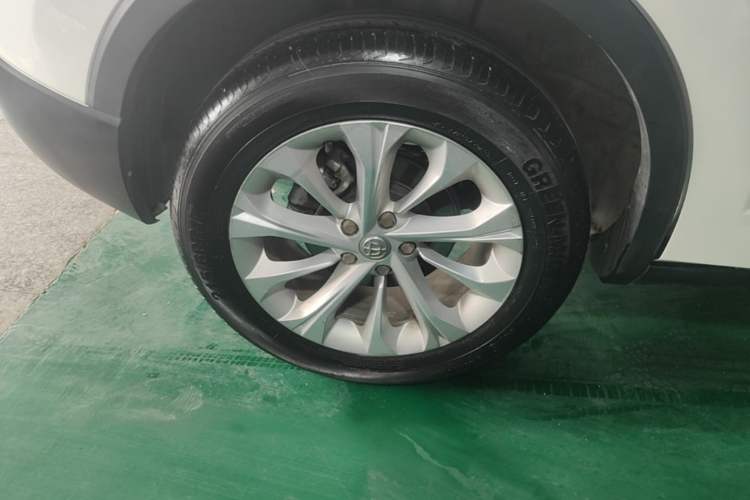 Used Brilliance V3 2017 1.5L Manual Smart Model Right Rear Wheel Hub