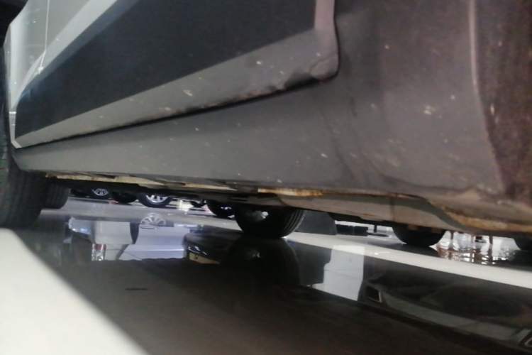 Used Brilliance V3 2017 1.5L Automatic Smart Version Right Side Sill