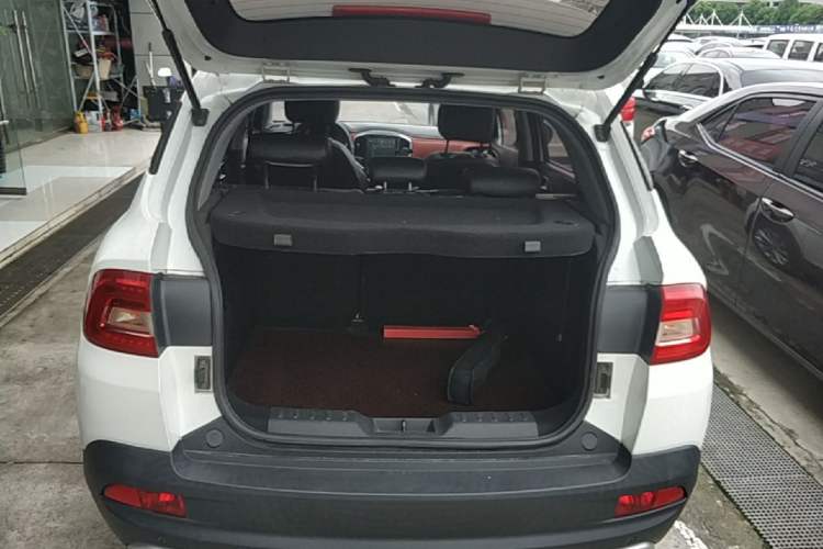 Used Brilliance V3 2017 1.5L Manual Smart Model Trunk