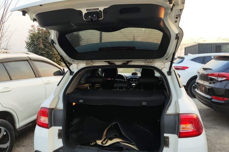 Used Brilliance V3 2017 1.5L Manual Smart Model Trunk