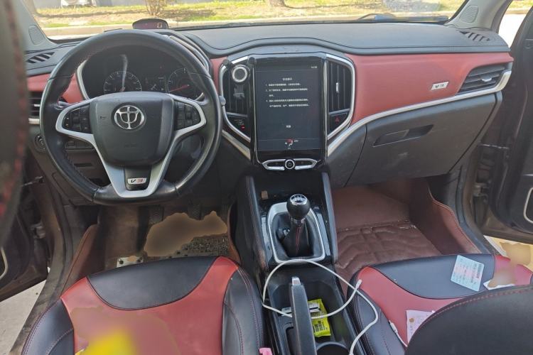 Used Brilliance V3 2017 1.5L Manual Smart Model Center Console
