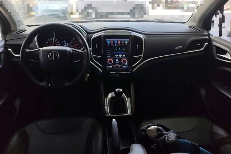 Used Brilliance V3 2017 1.5L Manual Comfort Model Center Console