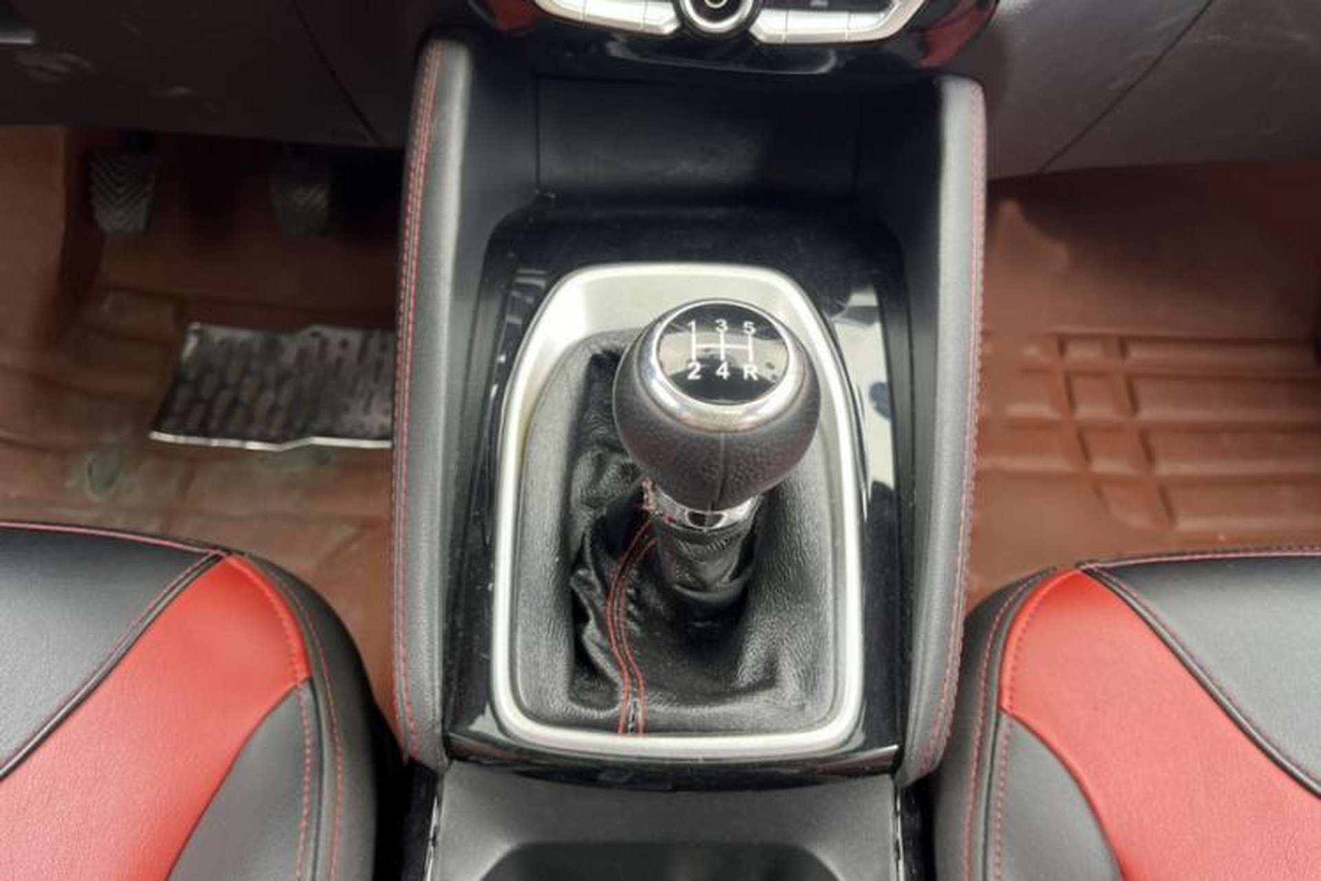 Used Brilliance V3 2017 1.5L Manual Smart Model Gear Lever