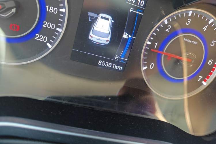Used Brilliance V3 2017 1.5L Manual Smart Model Odometer Close Up