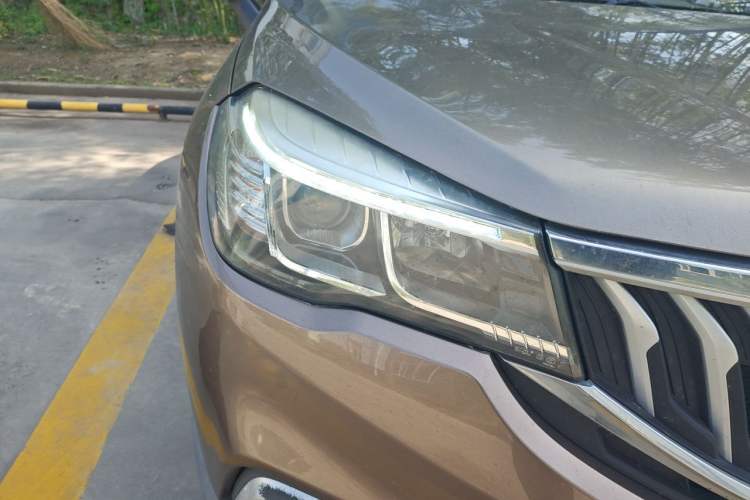 Used Brilliance V3 2017 1.5L Manual Smart Model Right Front Headlight