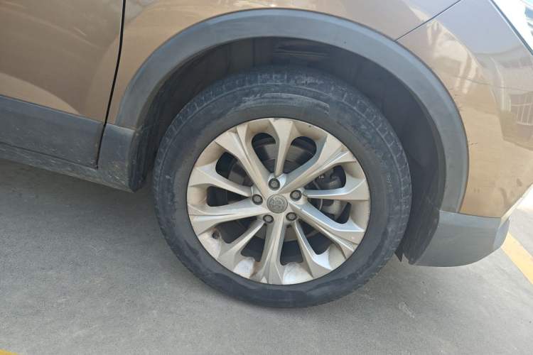 Used Brilliance V3 2017 1.5L Manual Smart Model Right Front Wheel Hub