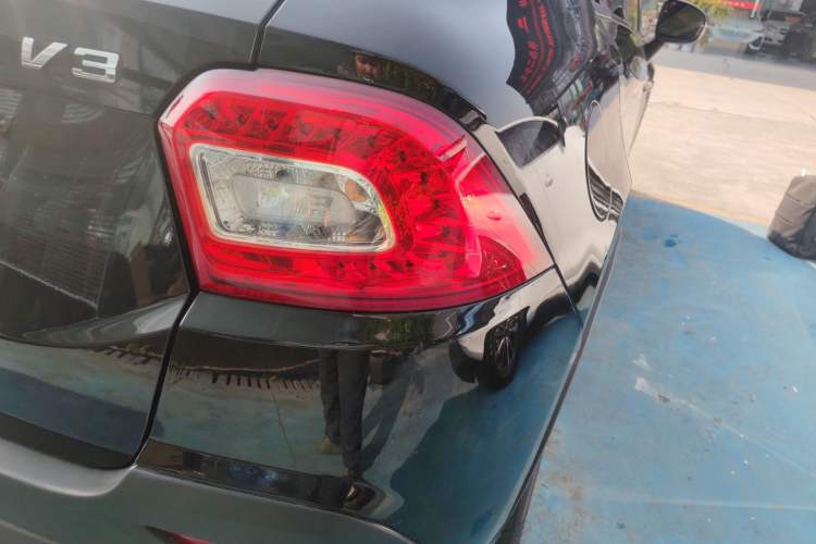 Used Brilliance V3 2020 1.6L Manual Smart Starry Edition Exterior 2