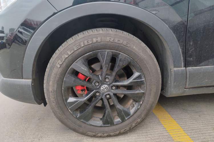 Used Brilliance V3 2020 1.6L Manual Smart Starry Edition Left Front Wheel Hub