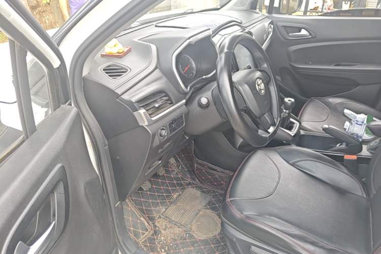Used Brilliance V3 2020 1.6L Manual Classic Model Driver Seat