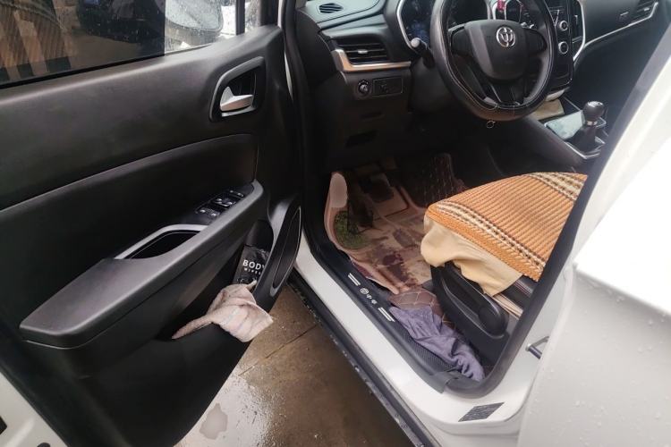 Used Brilliance V3 2020 1.6L Manual Classic Model Driver Seat