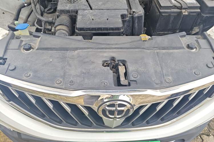 Used Brilliance V3 2020 1.6L Manual Classic Model Engine Bay