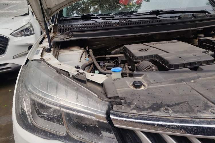 Used Brilliance V3 2020 1.6L Manual Classic Model Engine Bay Right