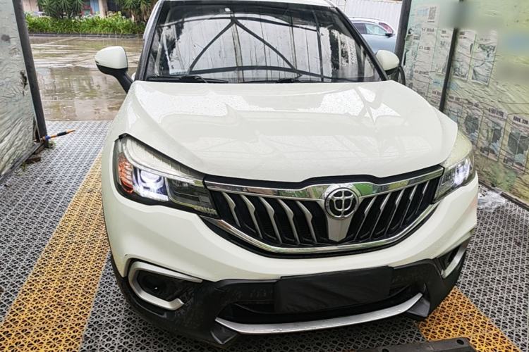 Used Brilliance V3 2020 1.6L Manual Comfort Starry Edition Front
