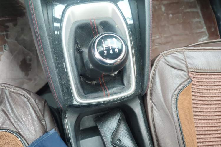 Used Brilliance V3 2020 1.6L Manual Comfort Starry Edition Gear Lever