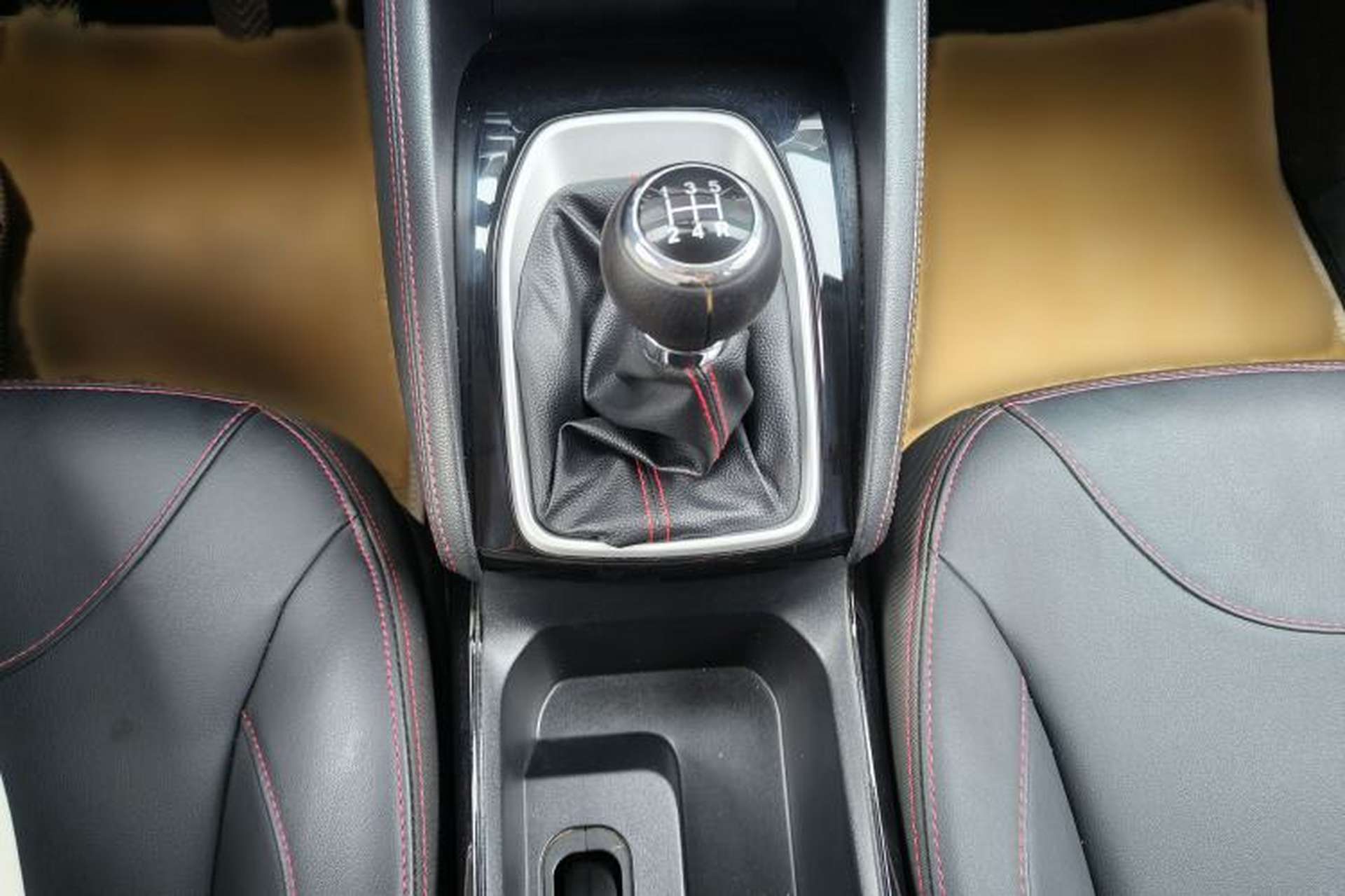 Used Brilliance V3 2020 1.6L Manual Classic Model Gear Lever