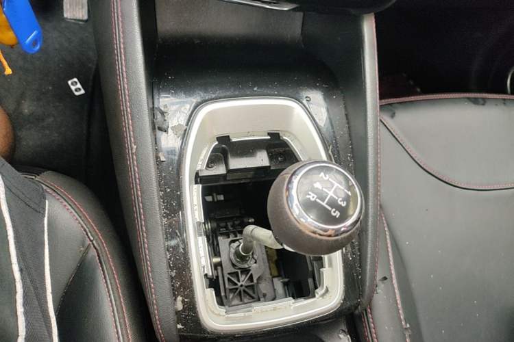 Used Brilliance V3 2020 1.6L Manual Comfort Starry Edition Gear Lever