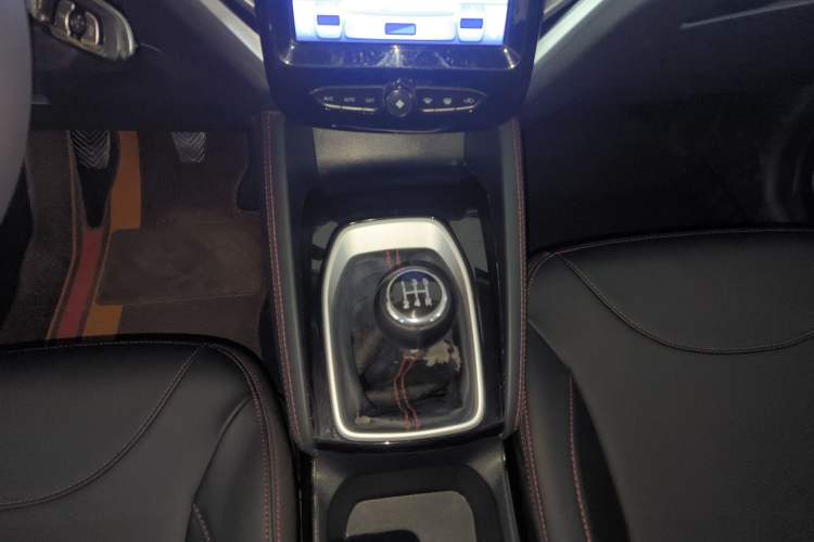 Used Brilliance V3 2020 1.6L Manual Classic Model Gear Lever