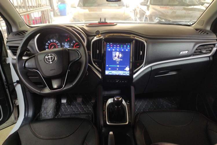 Used Brilliance V3 2020 1.6L Manual Classic Model Interior 3