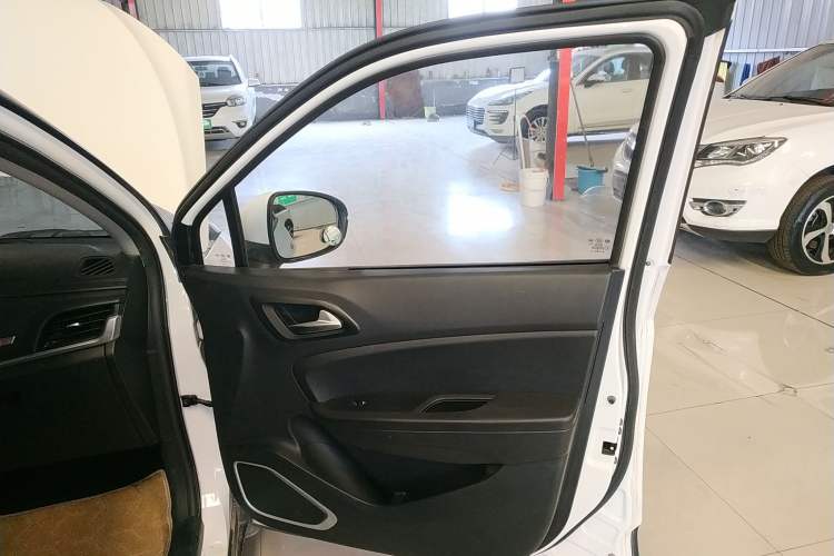 Used Brilliance V3 2020 1.6L Manual Classic Model Interior 5