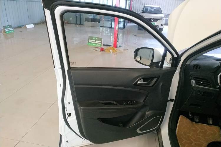 Used Brilliance V3 2020 1.6L Manual Classic Model Interior 7