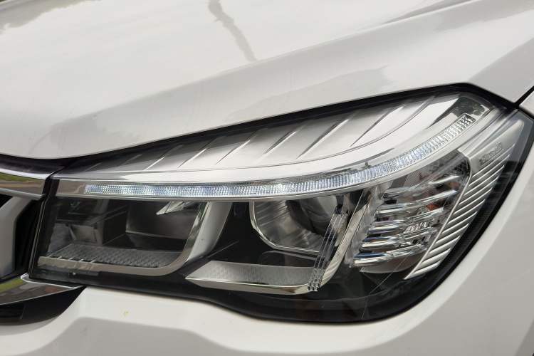 Used Brilliance V3 2020 1.6L Manual Classic Model Left Front Headlight