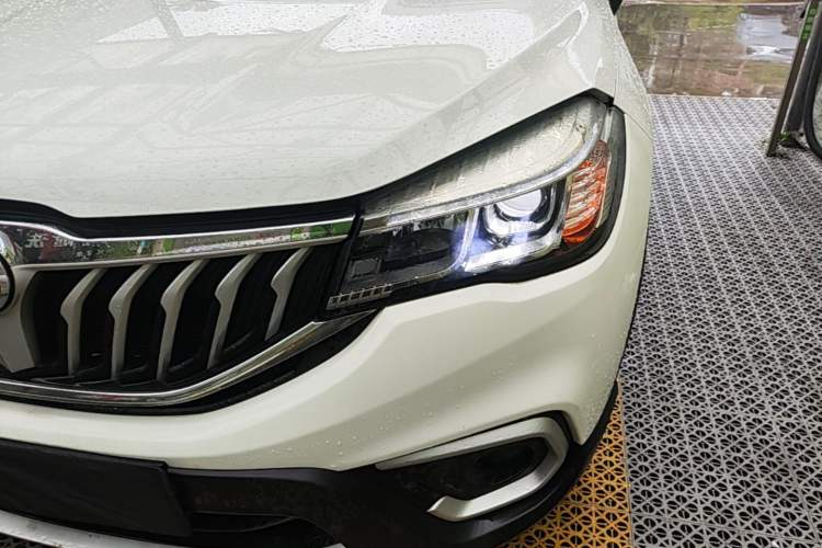Used Brilliance V3 2020 1.6L Manual Comfort Starry Edition Left Front Headlight