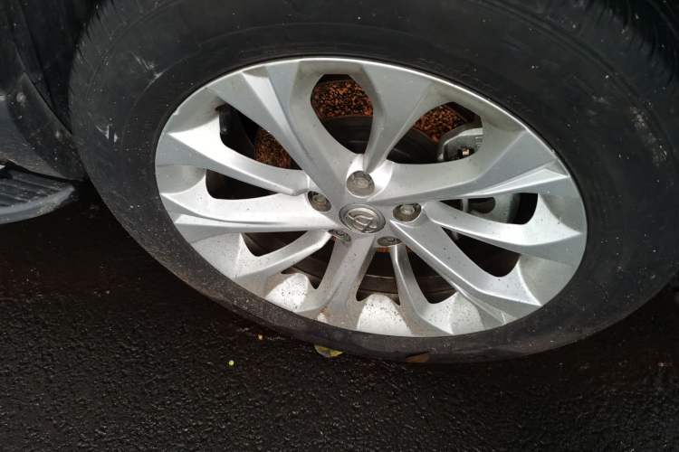 Used Brilliance V3 2020 1.6L Manual Comfort Starry Edition Right Front Wheel Hub