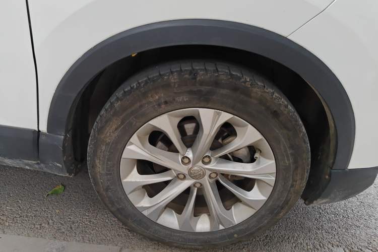 Used Brilliance V3 2020 1.6L Manual Classic Model Right Front Wheel Hub