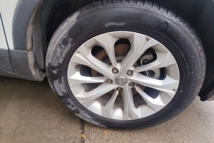 Used Brilliance V3 2020 1.6L Manual Classic Model Right Front Wheel Hub