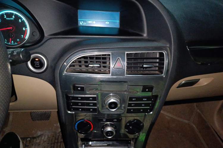 Used Brilliance V5 2012 1.6L Automatic Luxury Version Audio And AC Panel