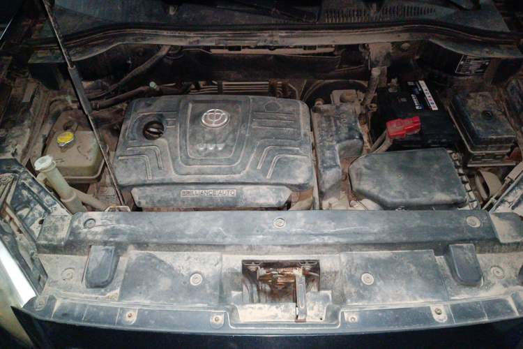 Used Brilliance V5 2012 1.6L Automatic Luxury Version Engine Bay