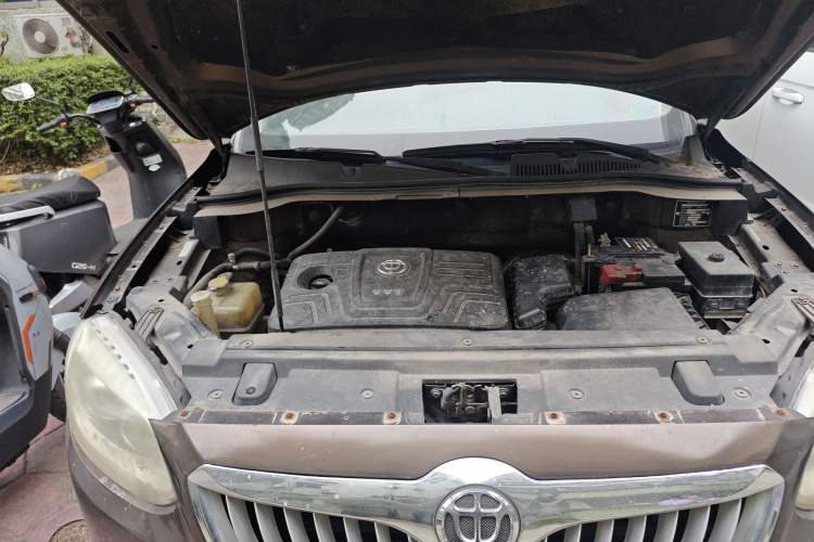 Used Brilliance V5 2012 1.6L Automatic Comfort Edition Engine Bay Right