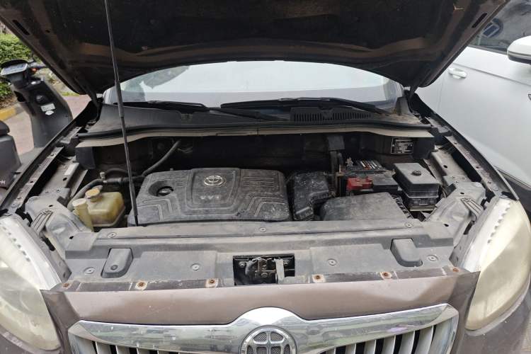 Used Brilliance V5 2012 1.6L Automatic Comfort Edition Engine Bay