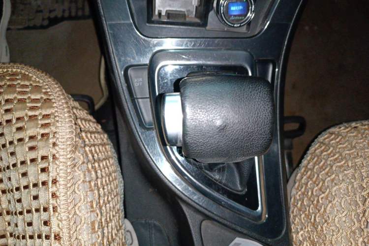 Used Brilliance V5 2012 1.6L Automatic Luxury Version Gear Lever
