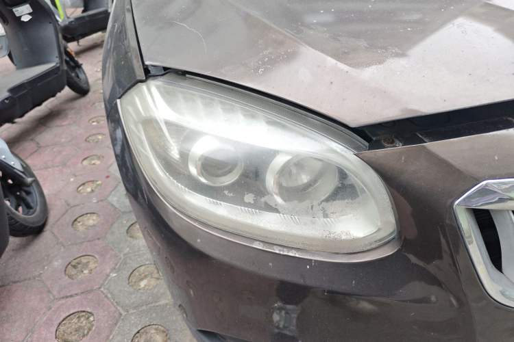 Used Brilliance V5 2012 1.6L Automatic Comfort Edition Right Front Headlight