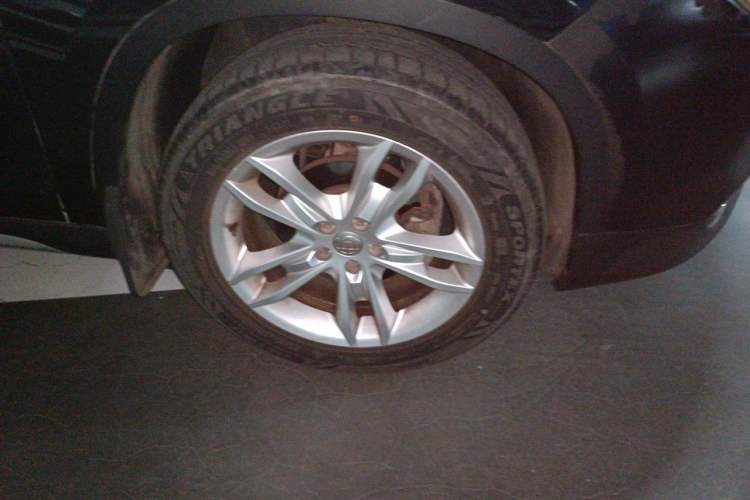 Used Brilliance V5 2012 1.6L Automatic Luxury Version Right Front Wheel Hub