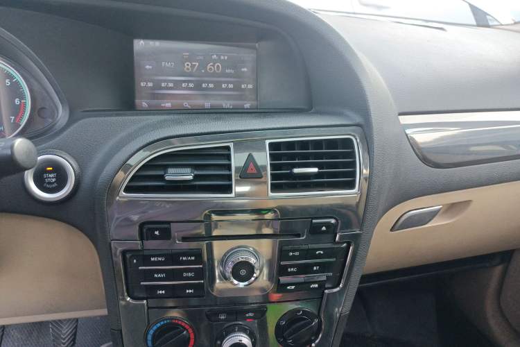 Used Brilliance V5 2012 1.5T Manual Two-Wheel Drive Luxury Version Audio And AC Panel