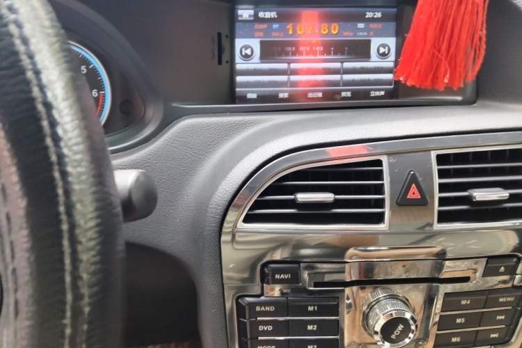 Used Brilliance V5 2012 1.5T Automatic Two-Wheel Drive Sport Version Audio And AC Panel