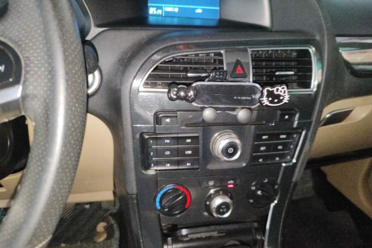 Used Brilliance V5 2012 1.6L Automatic Luxury Version Audio And AC Panel