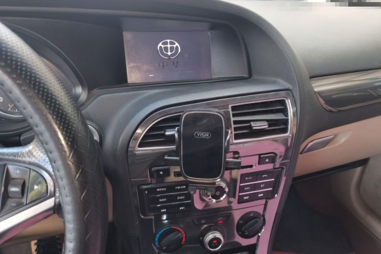 Used Brilliance V5 2012 1.6L Automatic Luxury Version Audio And AC Panel