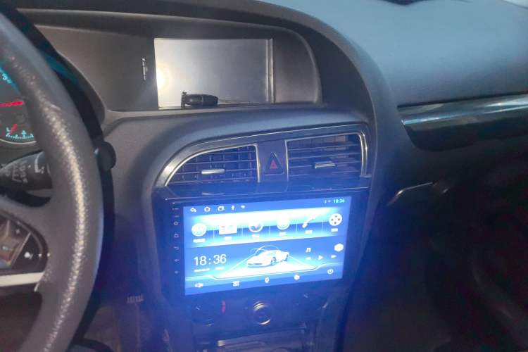 Used Brilliance V5 2012 1.5T Automatic Two-Wheel Drive Sport Version Audio And AC Panel