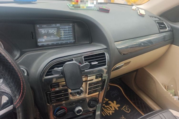Used Brilliance V5 2012 1.6L Automatic Luxury Version Audio And AC Panel