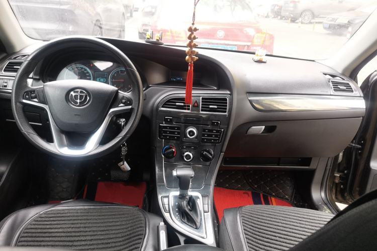Used Brilliance V5 2012 1.5T Automatic Two-Wheel Drive Sport Version Center Console